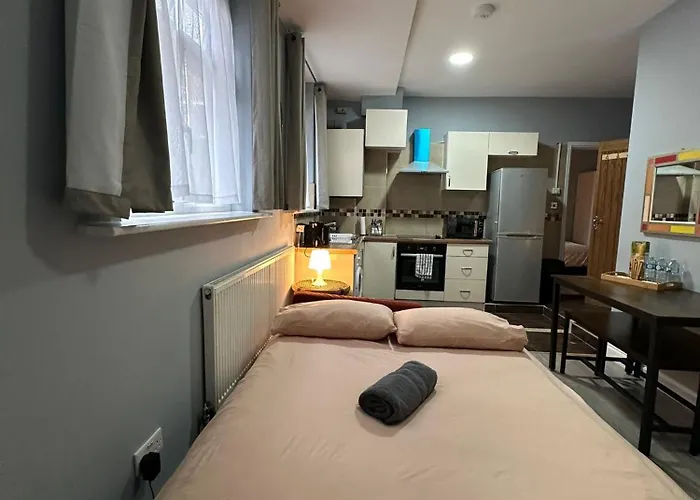 Central London - Ground Floor 2 Bedrooms Apartment