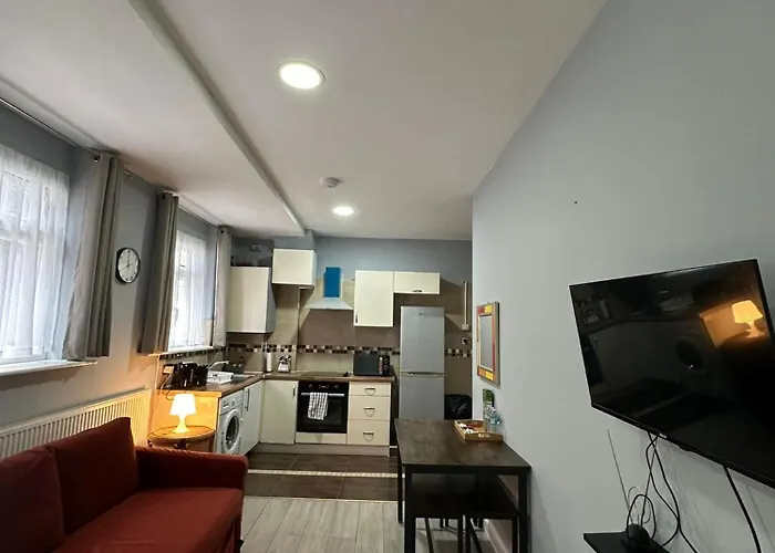 Central London - Ground Floor 2 Bedrooms Apartment
