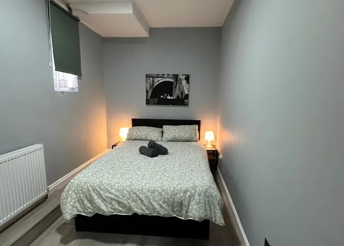 Central London - Ground Floor 2 Bedrooms Apartment